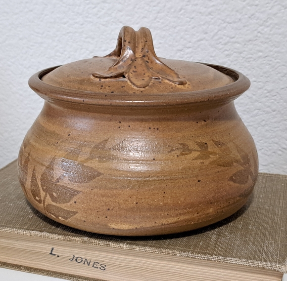 Vintage Stoneware Pottery Covered Dish Signed - Picture 3 of 10